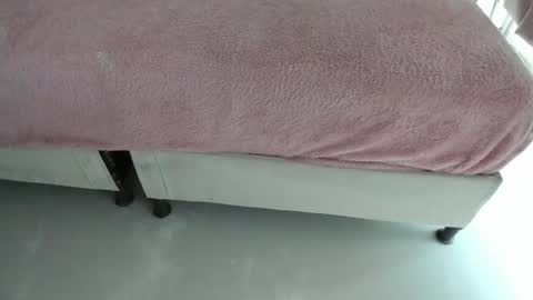 Snapshot of kiana_cream chatting on 10-16-25, 11:33 N M online show from 10-16-25, 11:33