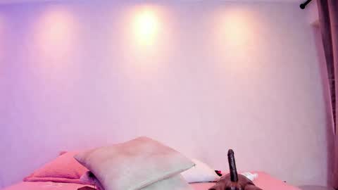 Snapshot of kiana_cream chatting on 10-18-25, 11:38 N M online show from 10-18-25, 11:38
