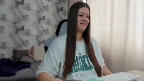 kianna_dior_ online show from 04-17-26, 06:49