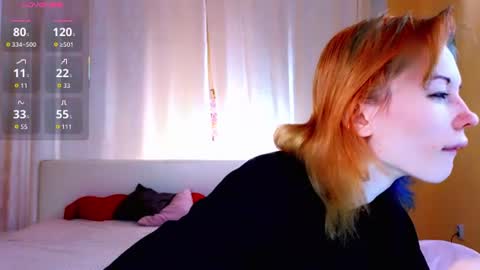 Snapshot of kiara_dream chatting on 06-19-26, 10:35 Kira online show from 06-19-26, 10:35