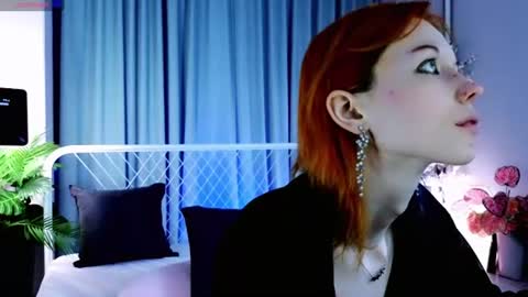 Snapshot of kiara_dream chatting on 07-17-26, 10:36 Kira online show from 07-17-26, 10:36
