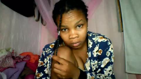 Snapshot of kiarah_69 chatting on 05-10-26, 10:04 kiarah 69 online show from 05-10-26, 10:04