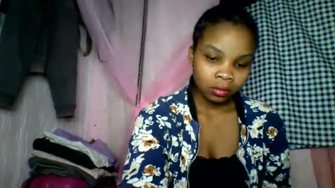 Snapshot of kiarah_69 chatting on 06-11-26, 12:32 kiarah 69 online show from 06-11-26, 12:32