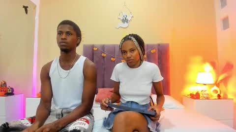 Sara Palacios online show from 10-16-25, 04:13