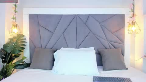 kiarha  online show from 10-22-25, 03:07