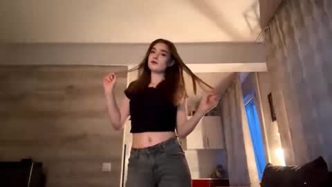 Ola my name is Lissa  Lets hit 10 Thumbs Up together   online show from 02-17-26, 02:24