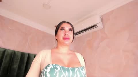Snapshot of kiim_taaylor chatting on 05-12-26, 08:22 Kim online show from 05-12-26, 08:22