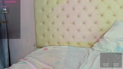 Snapshot of kiitty_horny_ chatting on 02-19-26, 12:12 Melody online show from 02-19-26, 12:12