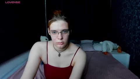 Kiki online show from 01-12-25, 01:48