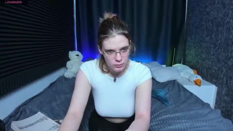 Kiki online show from 02-15-25, 04:45