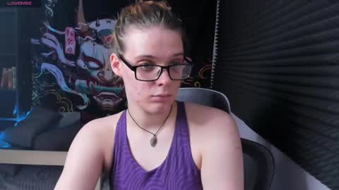 Kiki online show from 03-05-25, 02:12