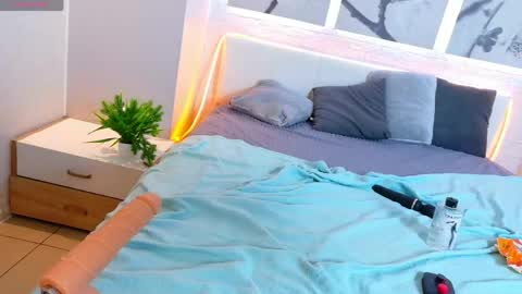 Snapshot of kiki_krash chatting on 05-11-26, 04:04 Kiki online show from 05-11-26, 04:04