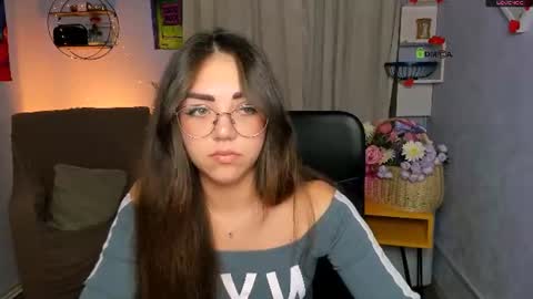 Snapshot of kiki_swan chatting on 06-25-26, 07:18 kiki_swan online show from 06-25-26, 07:18