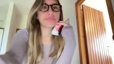 Snapshot of kikibae2 chatting on 02-25-25, 07:52 kikibae2 online show from 02-25-25, 07:52