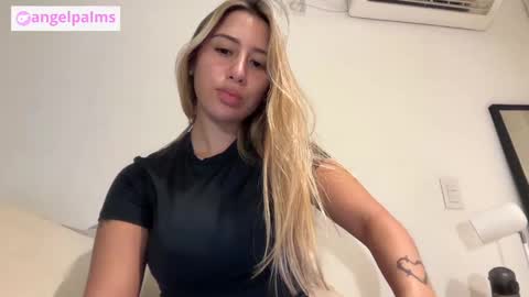 Snapshot of kikibae2 chatting on 11-22-25, 02:10 kikibae2 online show from 11-22-25, 02:10