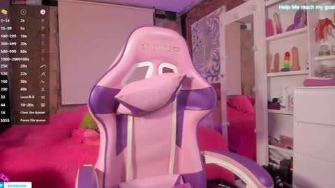 Snapshot of kikilepetite chatting on 01-20-25, 09:53 kiki online show from 01-20-25, 09:53