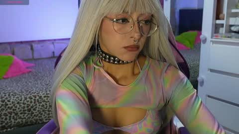 kiki online show from 04-11-26, 09:41