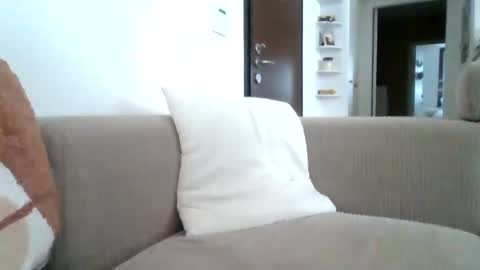 Snapshot of kikkus01 chatting on 11-08-25, 12:27 kikkus01 online show from 11-08-25, 12:27