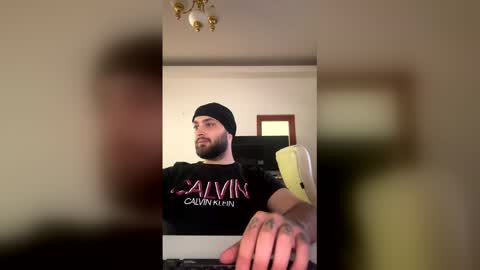 Snapshot of killerbeexxx chatting on 05-06-26, 10:09 killerbeexxx online show from 05-06-26, 10:09