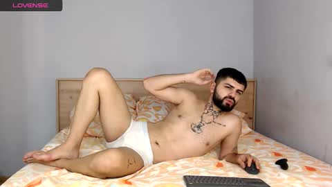 Snapshot of killianvane chatting on 10-27-25, 12:53 killianvane online show from 10-27-25, 12:53