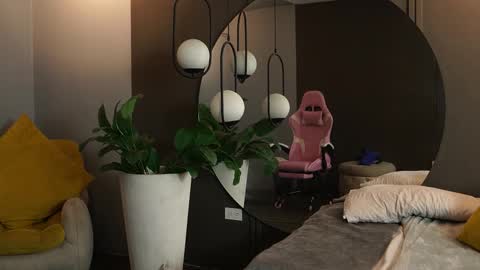 Kim online show from 10-20-25, 12:49