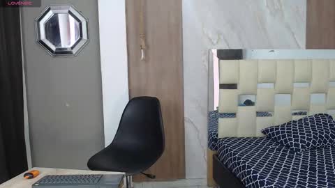 Snapshot of kim_curly_ chatting on 03-22-26, 01:58 KIM online show from 03-22-26, 01:58