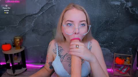 Snapshot of kim_girl_next_door chatting on 12-06-24, 06:26 KIM online show from 12-06-24, 06:26