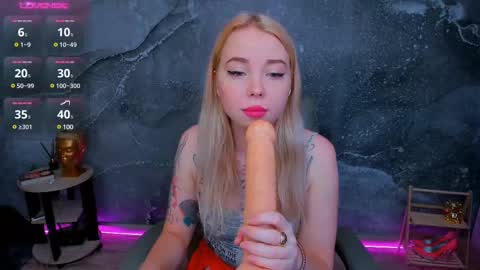 Snapshot of kim_girl_next_door chatting on 02-12-25, 07:13 KIM online show from 02-12-25, 07:13