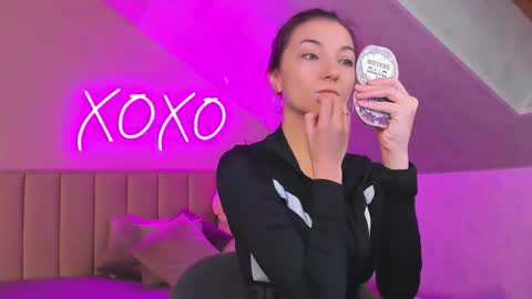 kimberlly_smith online show from 11-08-25, 12:00