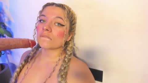 Snapshot of kimberly_cam_ chatting on 05-16-26, 02:19 Your kim online show from 05-16-26, 02:19