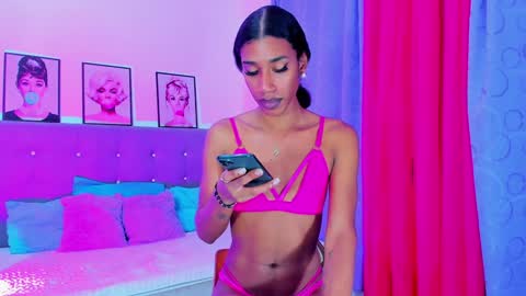 Your Queen KIM online show from 12-10-24, 01:33