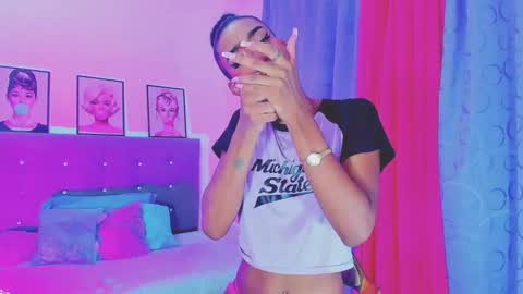 Your Queen KIM online show from 01-26-25, 05:55