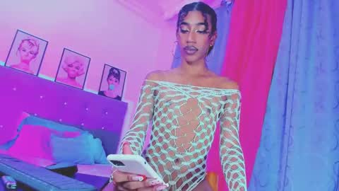 Your Queen KIM online show from 01-30-25, 01:55