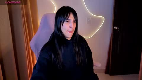 Snapshot of kimflexible_ chatting on 12-21-25, 06:53 Kim 3 online show from 12-21-25, 06:53