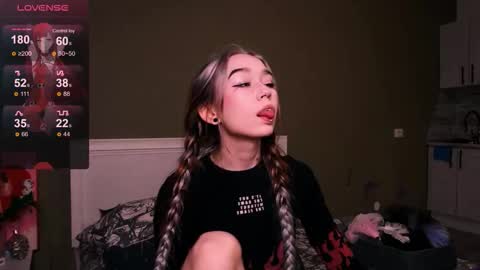 Snapshot of kimiko_luv chatting on 10-25-25, 11:40 Kimiko online show from 10-25-25, 11:40