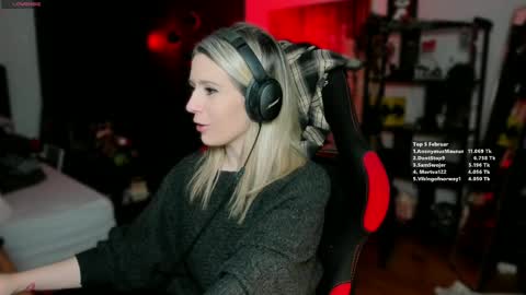Snapshot of kimilee22 chatting on 02-26-25, 08:54 Wolfs Girl online show from 02-26-25, 08:54