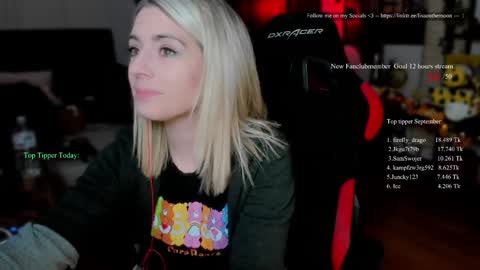 Snapshot of kimilee22 chatting on 10-01-25, 07:20 Wolfs Girl online show from 10-01-25, 07:20