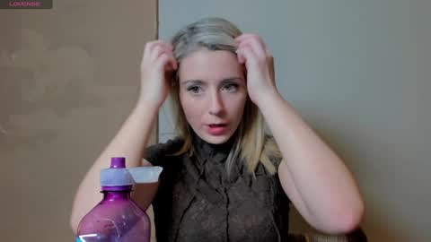 Wolfs Girl online show from 11-09-25, 09:13