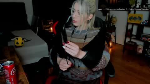 Wolfs Girl online show from 11-27-25, 08:22