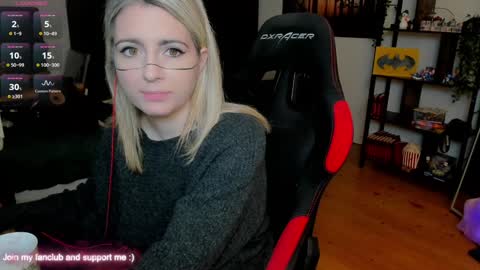 Wolfs Girl online show from 12-19-25, 04:03