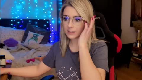 Wolfs Girl online show from 03-19-26, 07:07