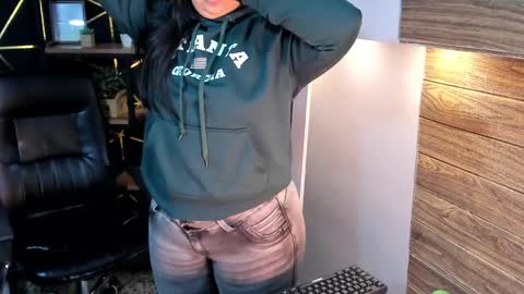 Camila online show from 09-15-25, 03:01