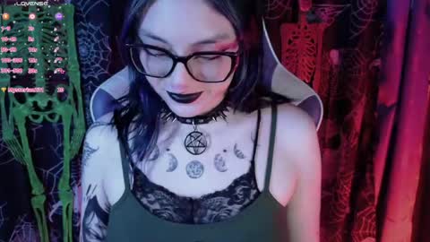 Snapshot of kimlennox__ chatting on 04-28-26, 01:49 Kim Lennox online show from 04-28-26, 01:49
