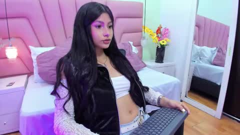 kimluna1 online show from 12-22-25, 03:25