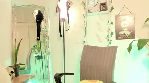 Kimm online show from 02-14-25, 05:09