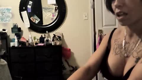 kimmiemode online show from 10-15-25, 02:44