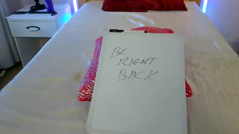 Snapshot of kimmitay chatting on 10-20-25, 10:43 Kimmi Taylor online show from 10-20-25, 10:43