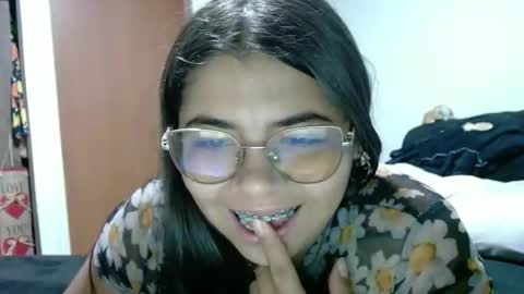 Snapshot of kimmy_kimmy_ chatting on 01-08-26, 01:30 Kimmy online show from 01-08-26, 01:30