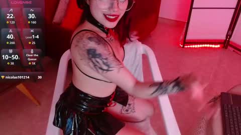 Snapshot of kimmy_red chatting on 10-16-25, 12:39 KIMMY online show from 10-16-25, 12:39