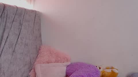Snapshot of kimmy_veggaa chatting on 10-10-25, 06:18 kimm online show from 10-10-25, 06:18